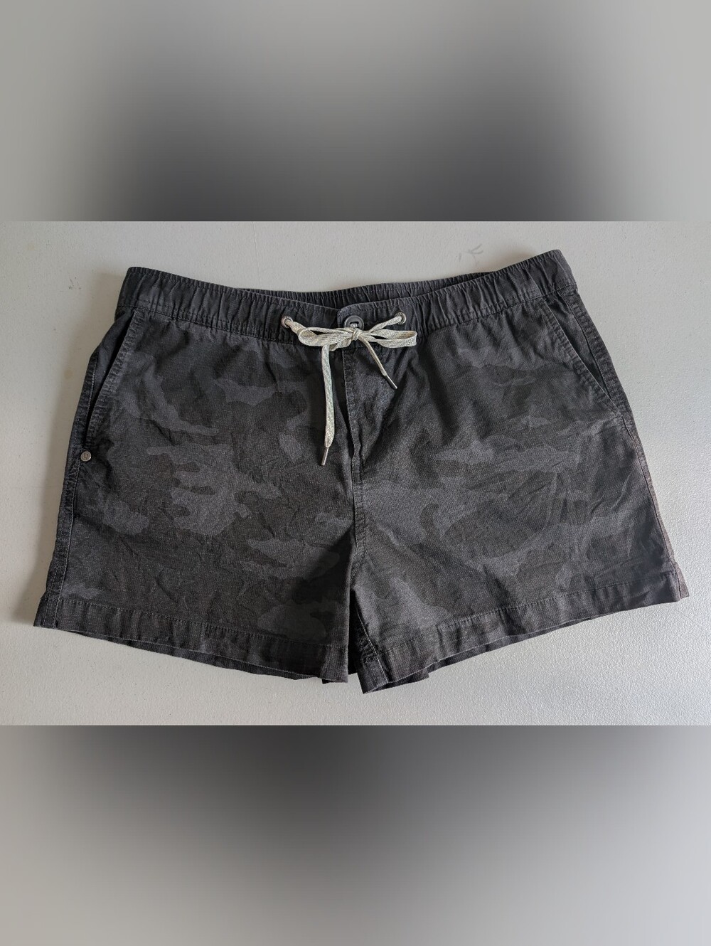 Vuori black camo ripstop shorts, large